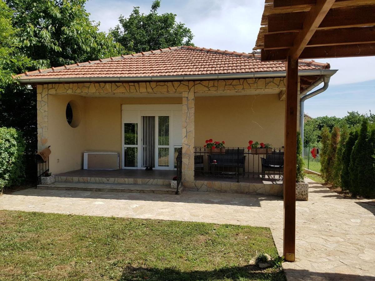 Vikendica Lesic Villa Cortanovci Exterior foto