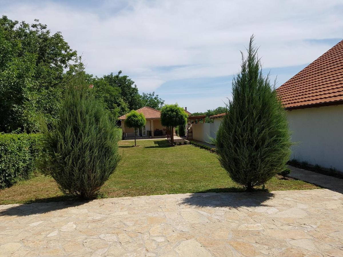 Vikendica Lesic Villa Cortanovci Exterior foto